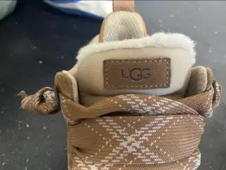 Ugg lowmel Chestnut 