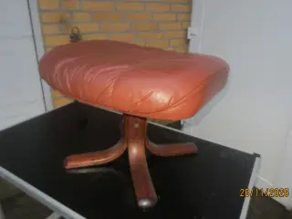 1 stk Fodskammel med brun læder