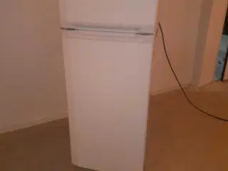 Billigt køle/fryseskab sælges