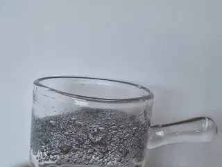 Glasskål med hank