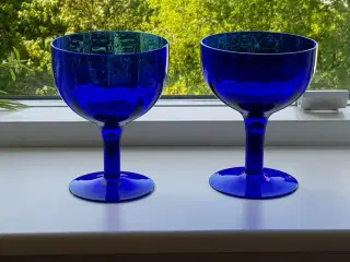 2 stk flotte blå glas på fod