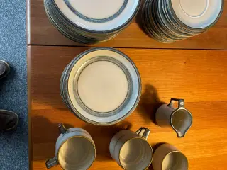 Tena kaffestel og tallerkner