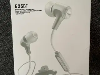 Helt nye trådløse JBL E25BT i hvid