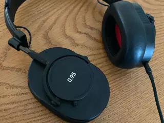Master & Dynamic MH40 headphones