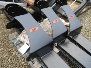 JST 2.5 mtr Made in DANMARK Gårdsplads-Rive som er kraftig.