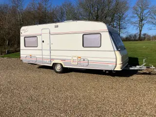 Campingvogn med udstyr