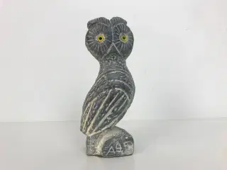 Lille ugle figur i sten