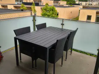 Havebord og 4 stole