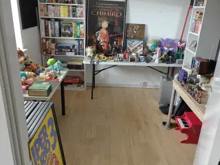 FLYTTESALG (videospil og diverse merchandise)