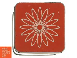 Vintage dekorativ metaldåse (str. 13 cm. 10 cm)