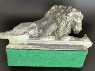 Antik skulptur af patineret bronze sælges