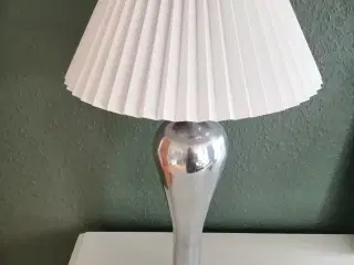 Bordlampe M/ skærm