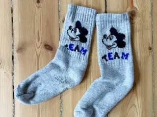 Lækre bløde og tykke sokker med Mickey Mouse