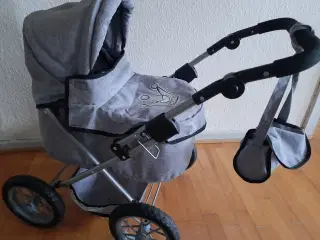 Fin dukkevogn Bayer.