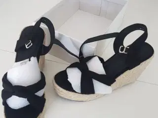 Helt nye sandaler