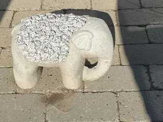 Elefant - sød havefigur i beton