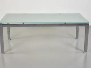 Pedrali glasbord med krom understel, 120x69 cm.