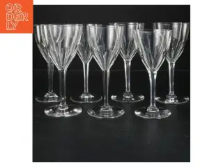 Sæt af 7 klare vinglas (str. 7 stk Ø 7,5 cm længde 17 cm)