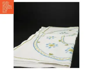 Broderet dug (str. 49 x 49 cm)