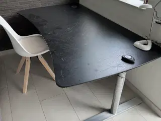 Skrivebord 