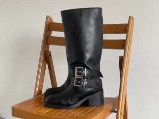 Feminine Leather boots