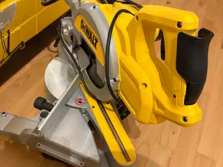DeWalt kap-/geringssav  med arbejdsbord