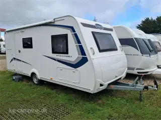 2022 - Caravelair ALBA 486 style   Velholdt familievogn med 2 køjer fuldautomatisk mover og posemarkise