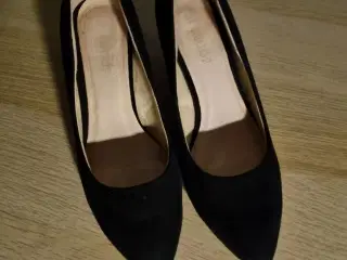 Bianco pumps i sort læder/ruskind 