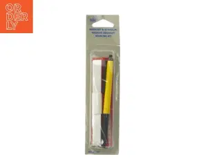 Mærkesæt med stift og bånd