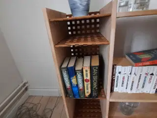 Lav reol og lille bord