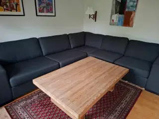 Hjørnesofa, stor og magelig.