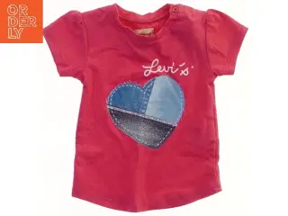 T-shirt med hjerte detalje fra Levis (str. 80)