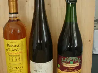 13 Flasker vin bruges til udstilling