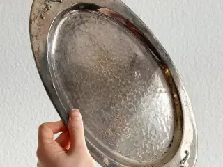Patineret metalbakke, sølvtone