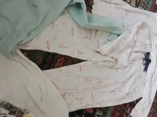 Pakke med nattøj og smykkeskrin 5 kr ialt 🌸