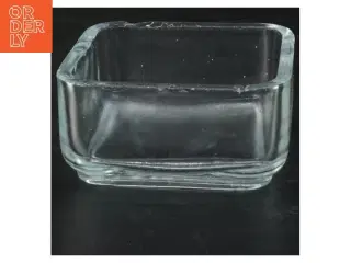 Glas kvadratisk skål (str. 9x9x5 cm)