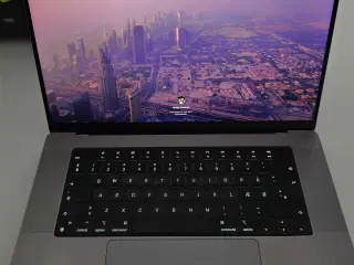 MacBook Pro 16" (2021) – M1 Pro / 32GB RAM / 512GB