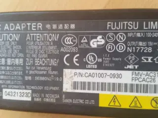 Fujitsu siemens oplader til bærbar! 