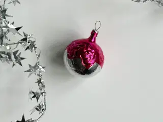 Vintage julekugle, sølv m pink bemaling
