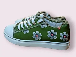 Nye blomstrede sneakers 