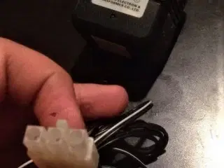 HUA Zhou ZAT-105 AC/DC Adapter 10V 300mA