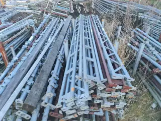 HAKI Stillads og Traller 