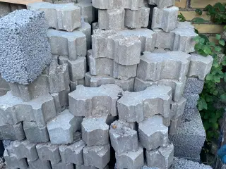 Fliser gives væk