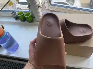 Yeezy slide Flax