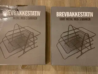 2 stk. brevbakkestativer med 3 bakker sort