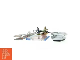 Disney infinity starter set (både PS3 + Nintendo 3DS) fra Disney (str. Plader 18 x 19 cm og 16 x 14 cm)