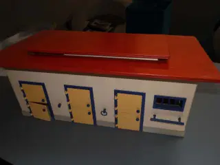 Schleich stald i træ - udgået model nr 40164 (med