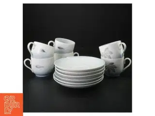 Kaffeservice i porcelæn med blade design fra B&G (str. Tallerkener 14 cm i diameter. krus, 7 cm i diameter)