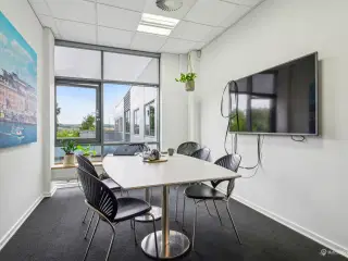 Moderne & brugervenlige kontorlokaler i ejendom med kantine