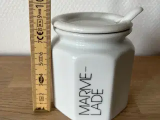Marmeladekrukke med låg og ske